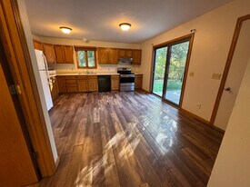 817 Kendall Ln in Lake Geneva, WI - Building Photo