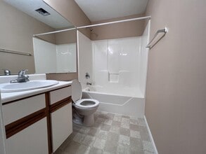 5205 University Commons Dr in Morgantown, WV - Building Photo - Building Photo