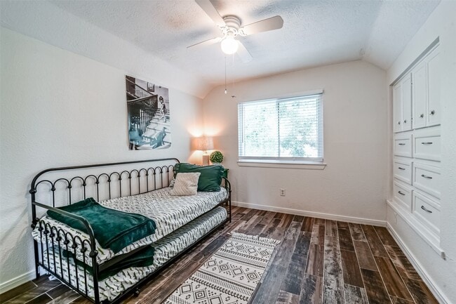 property at 718 Regency Ct