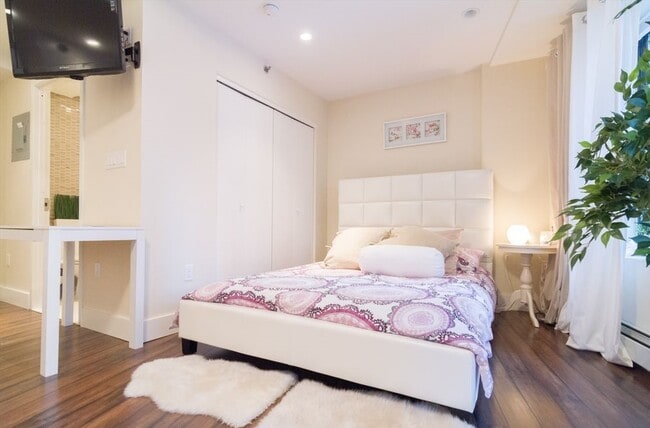 property at 201 W 72nd St