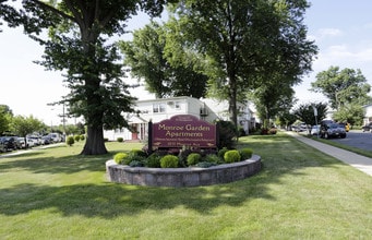 Monroe Garden in Elizabeth, NJ - Foto de edificio - Building Photo