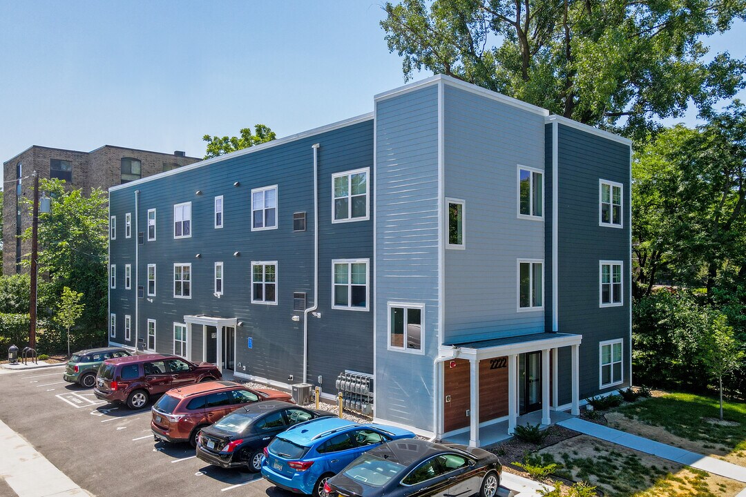 2222 Stewart Ave in St. Paul, MN - Foto de edificio
