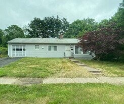 1092 Forbes St in East Hartford, CT - Building Photo