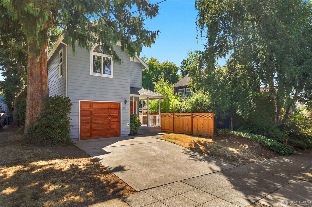 5122 26th Ave NE in Seattle, WA - Foto de edificio