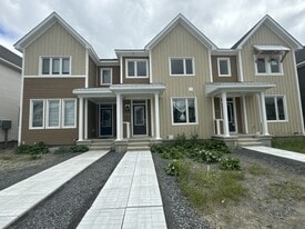 520 Oldenburg Ave in Ottawa, ON - Building Photo