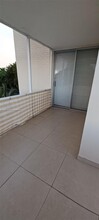 2910 Point E Dr in Aventura, FL - Building Photo - Building Photo
