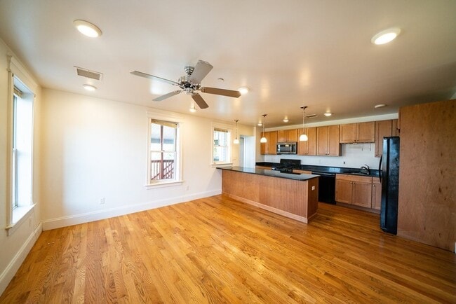 6 Westminster Ave, Unit 3
