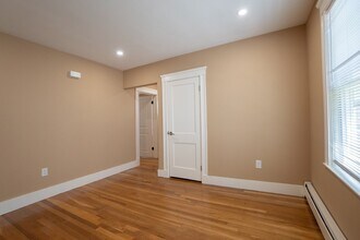 83 Grant St, Unit 1 in Somerville, MA - Building Photo - Building Photo