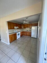1570 E Breezy Ln, Unit 1570 A East Breezy lane in West Palm Beach, FL - Foto de edificio - Building Photo