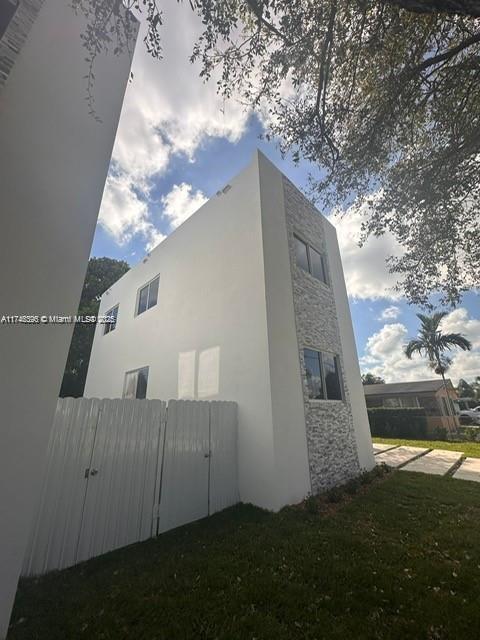 538 NW 17th Ave in Fort Lauderdale, FL - Building Photo - Building Photo