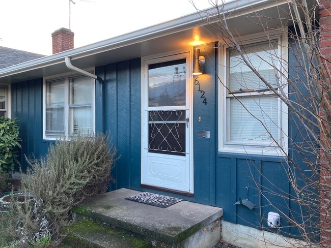 6124 NE Multnomah St in Portland, OR - Building Photo - Building Photo