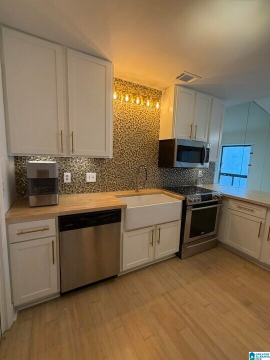 118 W Green in Vestavia Hills, AL - Foto de edificio