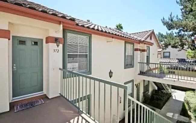 10921 Sabre Hill Dr in San Diego, CA - Building Photo - Building Photo