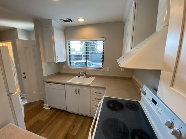 2141 Northwood Cir in Concord, CA - Building Photo - Building Photo
