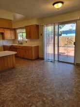 920 W Winnie Ln in Carson City, NV - Foto de edificio - Building Photo