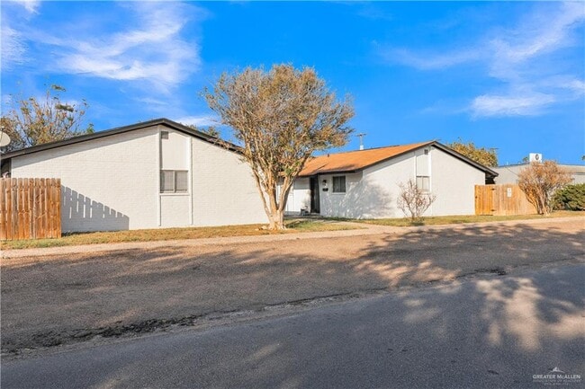 25 Fern Ave W in McAllen, TX - Building Photo - Building Photo