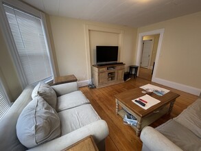 35 Hancock St, Unit 3 in Somerville, MA - Building Photo - Building Photo