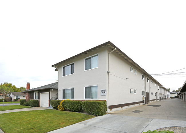 2174 Royal Dr in Santa Clara, CA - Foto de edificio - Building Photo