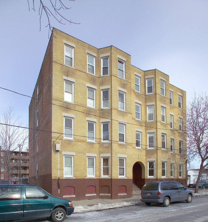 527 S Summer St in Holyoke, MA - Building Photo