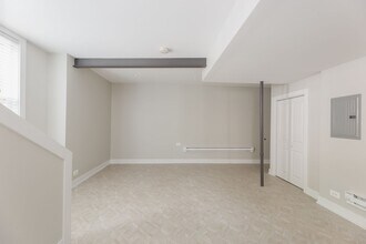629 W Melrose St, Unit 617-GDN in Chicago, IL - Building Photo - Building Photo