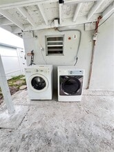 32 Allen Rd in West Park, FL - Building Photo - Building Photo