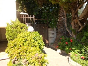 1812 Corinth Ave in Los Angeles, CA - Building Photo - Building Photo