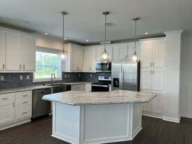 978 Avanti Way Blvd in North Fort Myers, FL - Building Photo