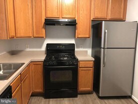 1905 Bulrush Ct in Odenton, MD - Building Photo