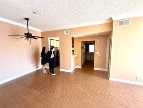 533 S St Andrews Pl, Unit 416 in Los Angeles, CA - Foto de edificio - Building Photo