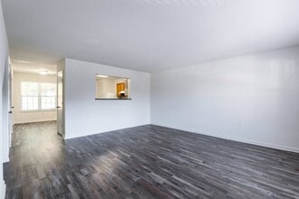 Crescent Pointe Townhomes in Stafford, VA - Foto de edificio - Building Photo