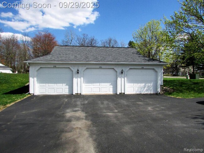 350 Butler Ct in Marshall, MI - Building Photo - Building Photo