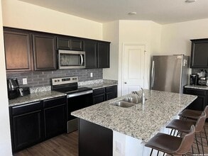 5428 Rue Girard, Unit 0519 in Converse, TX - Foto de edificio - Building Photo