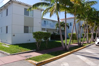 7130 Rue Versailles in Miami Beach, FL - Building Photo - Building Photo