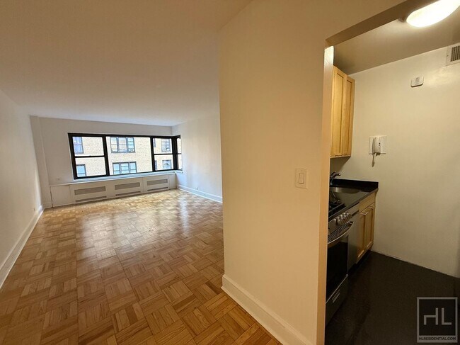 EAST 55 STREET in New York, NY - Building Photo - Building Photo