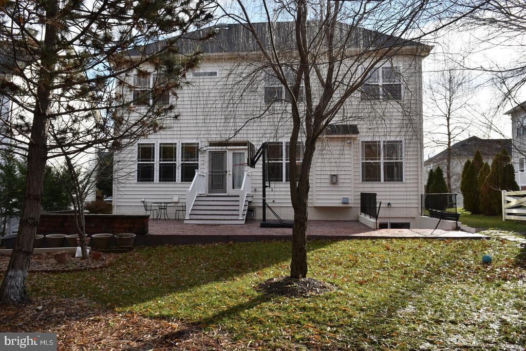 8708 Flowering Dogwood Ln in Lorton, VA - Building Photo