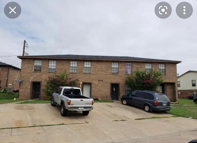 8110 Foxfire Ln, Unit B
