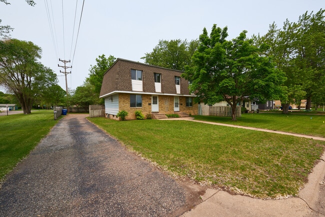 1353 15th Ave S in St. Cloud, MN - Foto de edificio - Building Photo