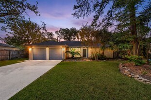 2006 Mermaid Ln in Houston, TX - Building Photo