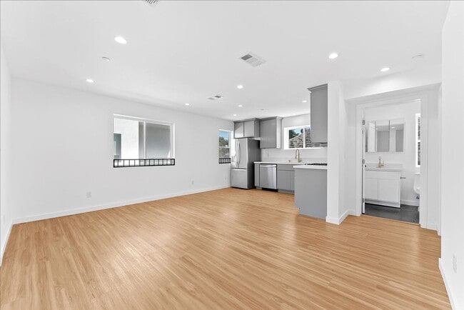 property at 4017 1/2 Mont Clair St