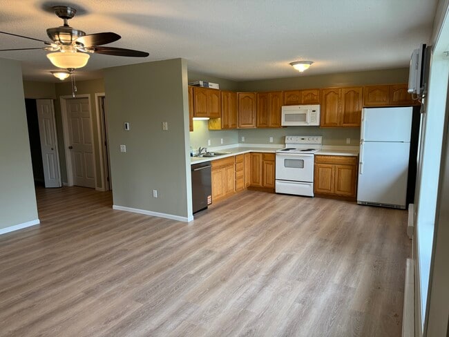 615 11th Street Southwest, Unit 205 in Pine City, MN - Building Photo - Building Photo