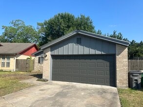 517 Versailles St in Victoria, TX - Building Photo - Building Photo