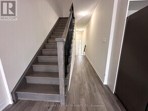 110 Turnberry Ln in Barrie, ON - Building Photo - Building Photo