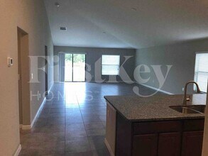 9747 Sage Creek Dr in Riverview, FL - Building Photo - Building Photo