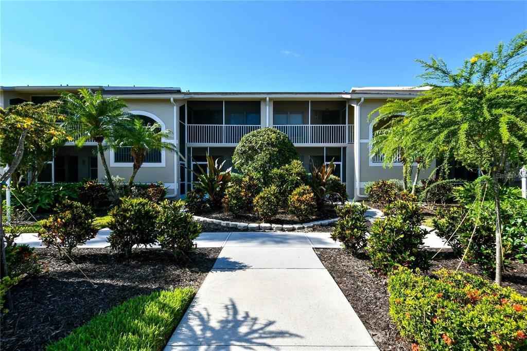 5330 Hyland Hills Ave in Sarasota, FL - Building Photo