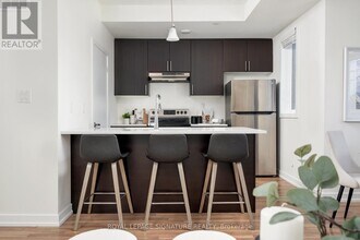 370 Red Maple Rd in Richmond Hill, ON - Building Photo - Building Photo