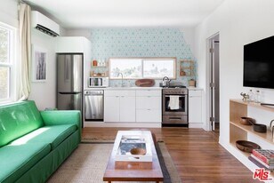 1933 Kent St in Los Angeles, CA - Building Photo