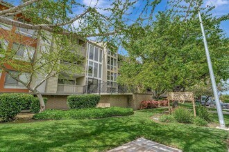 49 Showers Dr in Mountain View, CA - Building Photo - Building Photo
