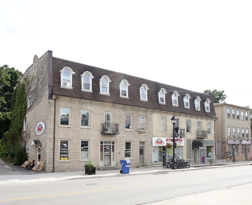 18-24 Queen St W in Cambridge, ON - Building Photo