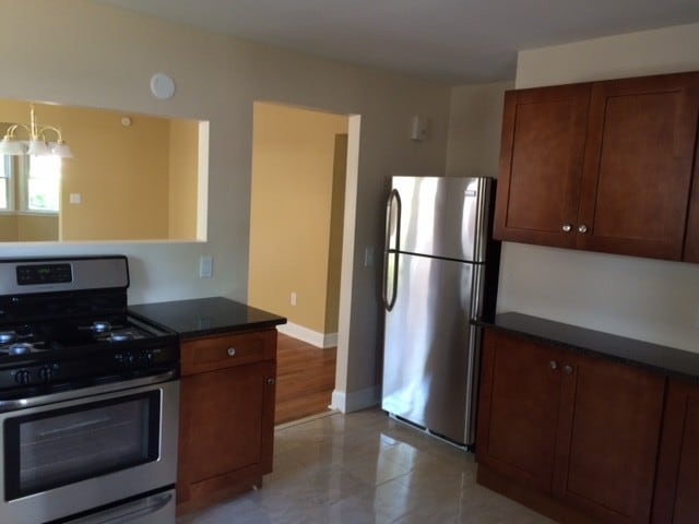 23 Earl St, Unit 2nd fl in New Haven, CT - Building Photo - Building Photo