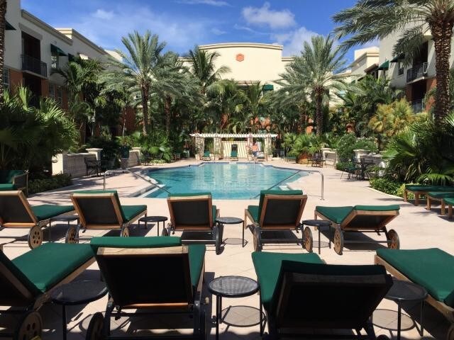 600 S Dixie Hwy in West Palm Beach, FL - Building Photo